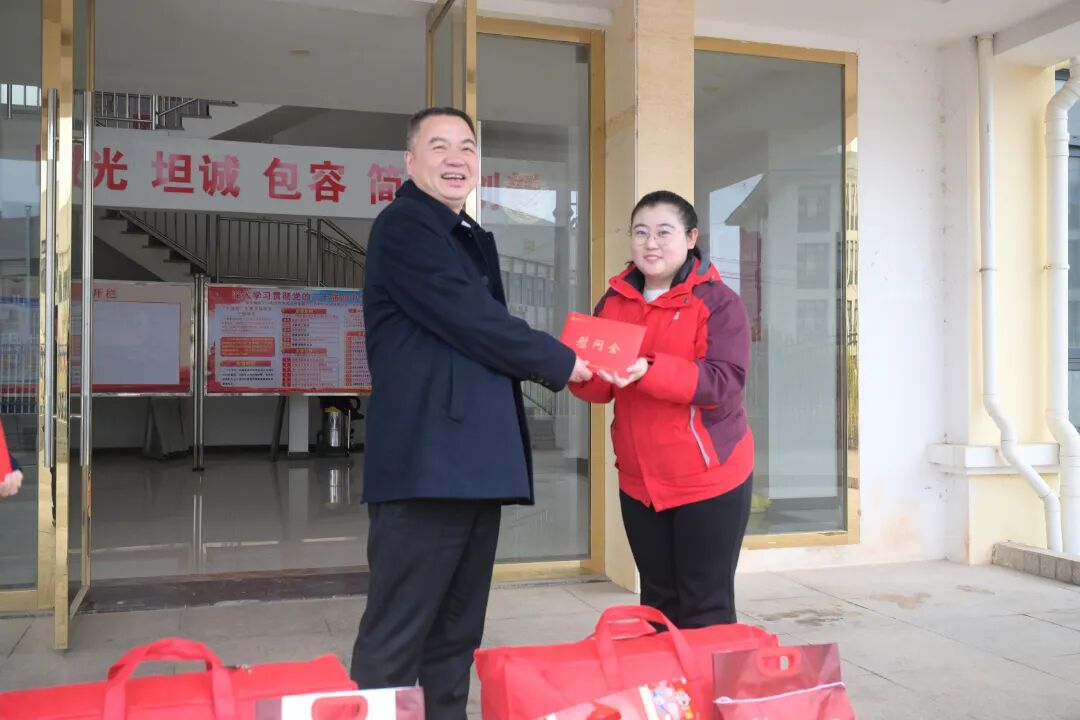 杨国安赴8827太阳集团官网开展春节前走访慰问